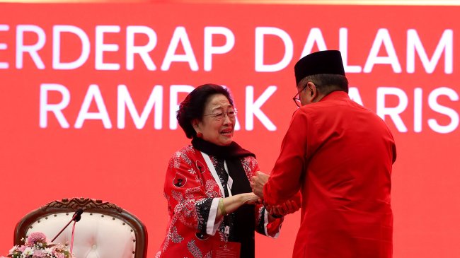 Hasto-Kristiyanto-Hadiri-Kongres-ke-6-PDI-Perjuangan_20250802_200915.jpg