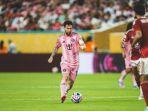 Upaya-dribble-Lionel-Messi-pada-pertandingan-Grup-A.jpg